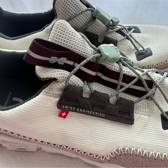 ON Cloudaway Hiking Sneaker - Picture 13 of 13